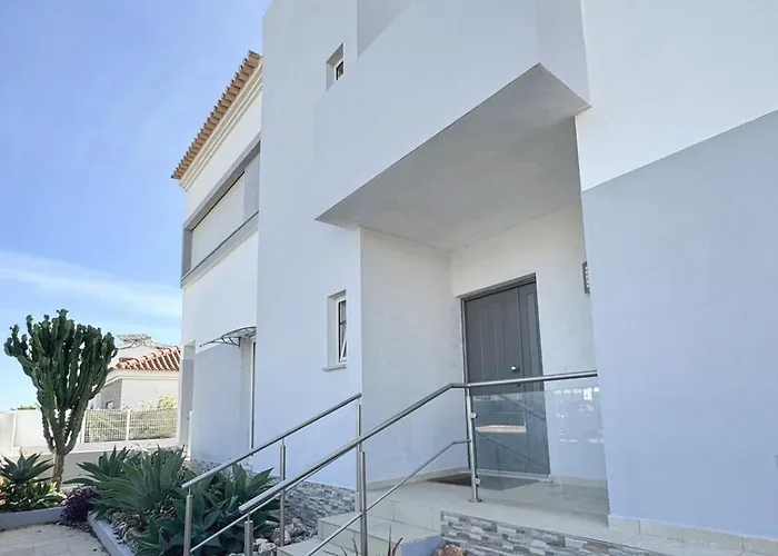 Oasis Park Modern In וילה