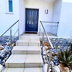 Oasis Park Modern In 波尔蒂芒