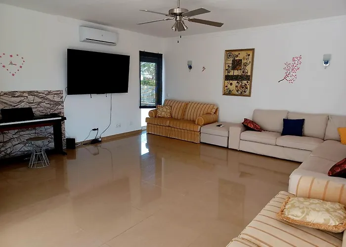 Oasis Park Modern In Портиман