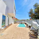 Oasis Park Modern In فيلة *
