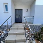 Oasis Park Modern In