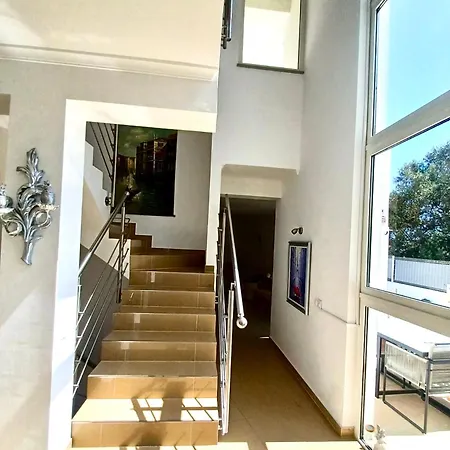 别墅 Oasis Park Modern In 波尔蒂芒